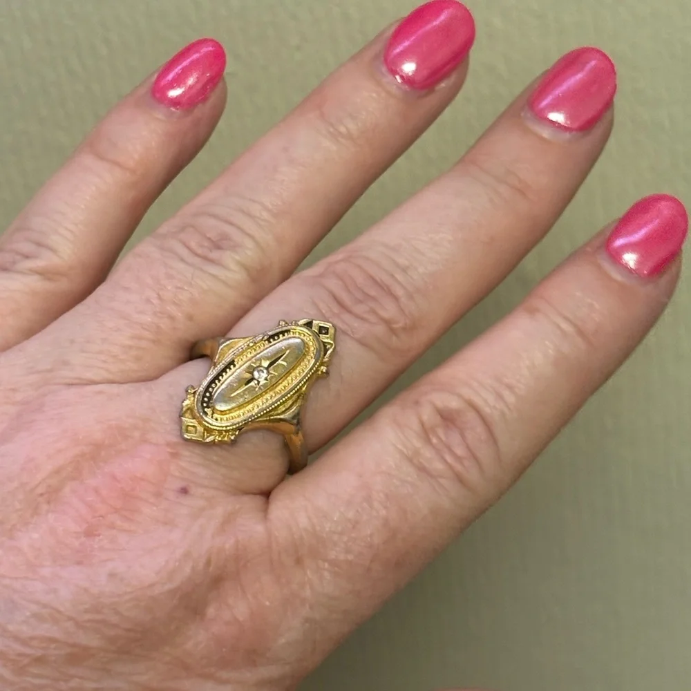 Vtg. Avon Kensington Ring Gold-tone Victorian Revival Signed Size 8.5 Adjustable